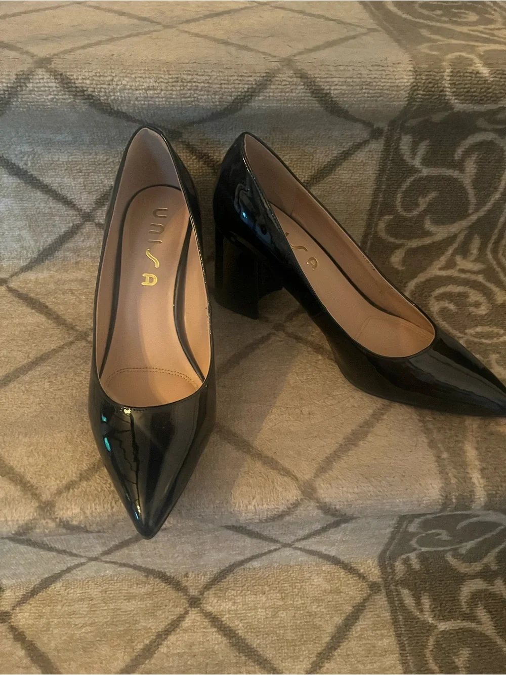 Classic Heels - Picture 1 of 3
